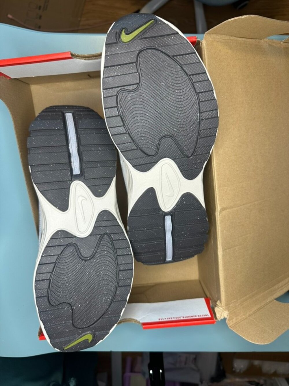 Nike Air Max Bliss White Grey - Picture 3 of 4